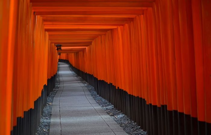 【縁結び効果】結婚したい人が神社に行くべき本当の理由と参拝のご利益