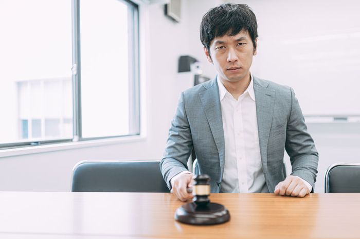 【現実】弁護士と結婚したい女性が知る婚活市場と弁護士の特徴・年収・士業のリアル